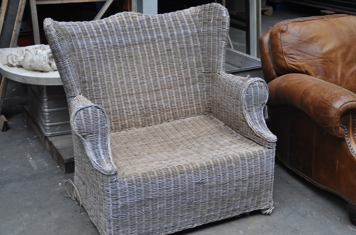 Oude rotan love seat