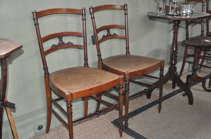 Set van 4 mahony stoeltjes