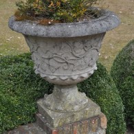 Luc D'Hulst weathered ornament 19 - Paar Franse urnen Luc D'Hulst weathered ornament 19 - Paar Franse urnen