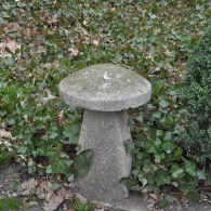 Luc D'Hulst weathered ornament 21 - Paar staddle Stones Luc D'Hulst weathered ornament 21 - Paar staddle Stones